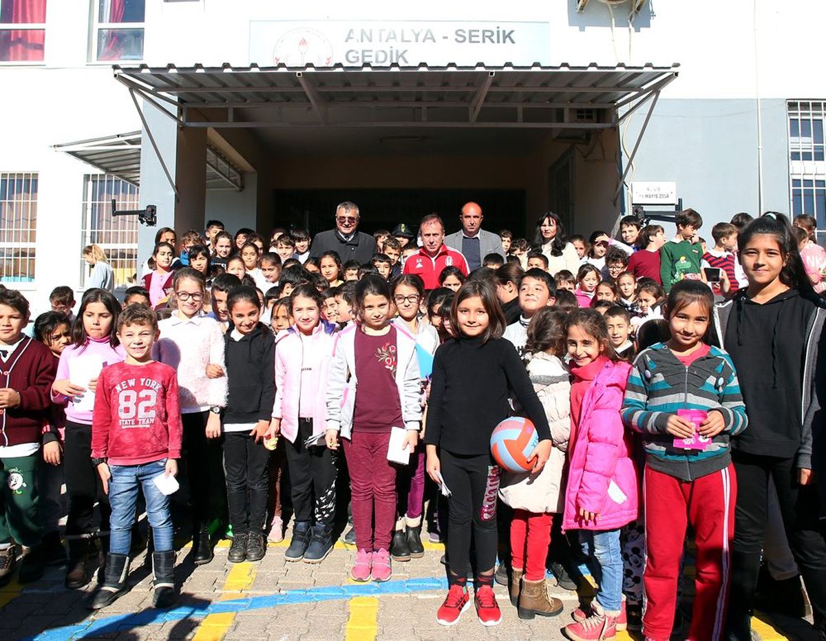 Abdullah Avcı, Antalya\'da öğrencilerle buluştu