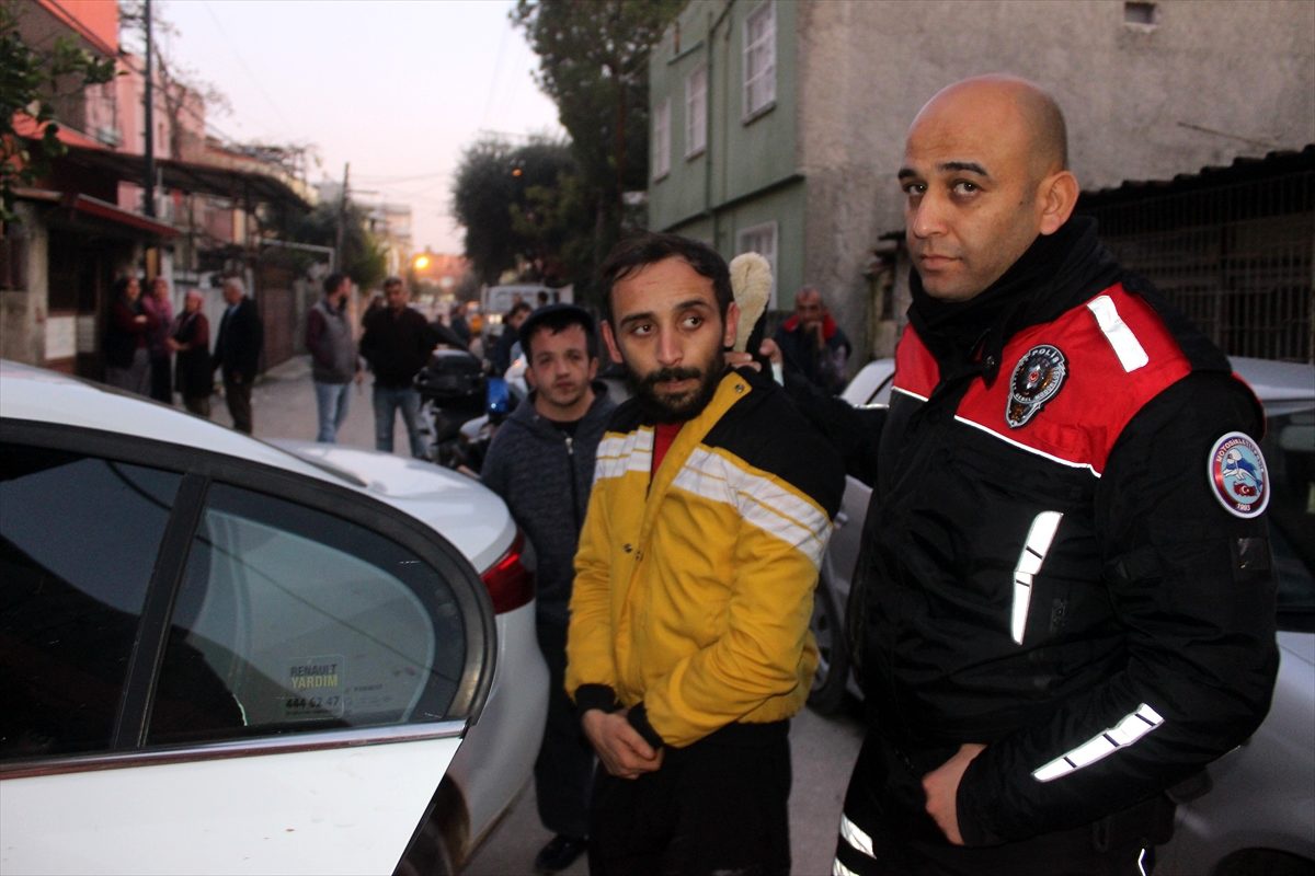 Adana\'da polisten kaçmaya çalışan iki şüpheli kovalamaca sonucu yakalandı