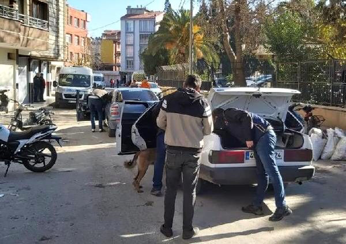 Alaşehir\'de okul önleri, park ve metruk binalara polis denetimi