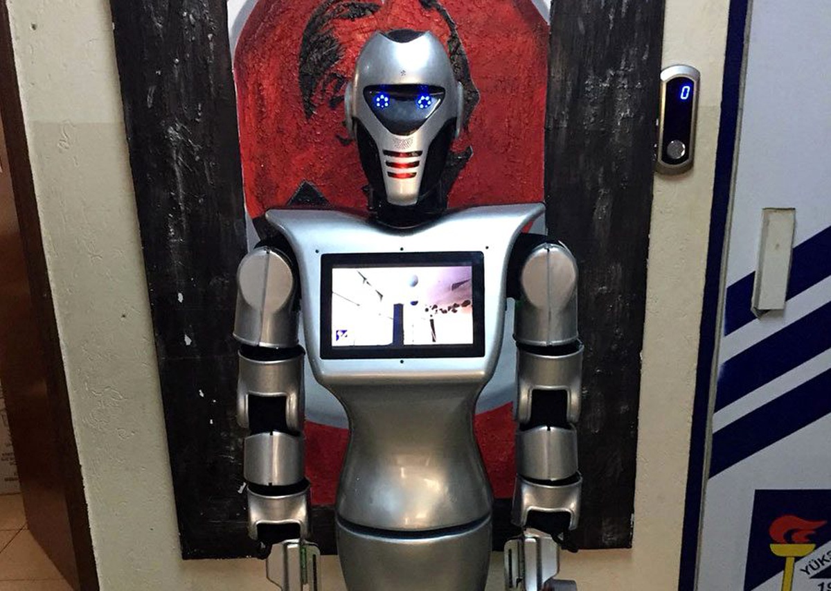 Artık Kına Gecelerinde \'Yüksek Yüksek Tepeler\'i Robotlar Söyleyecek!