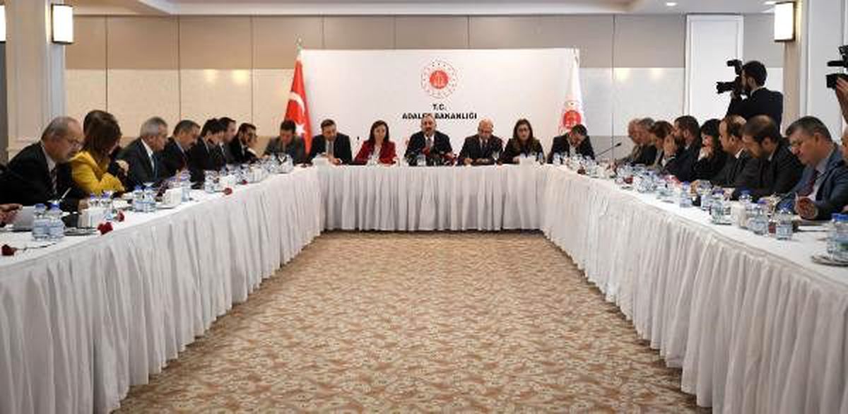 Bakan Gül: Yargı hiç kimseden emir almaz
