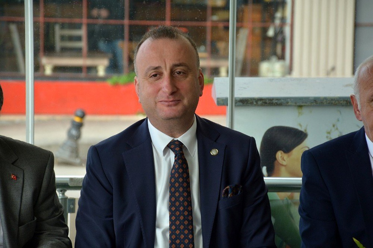 Başkan Ayhan: "Çevre yolu için alternatif proje üretiyoruz"