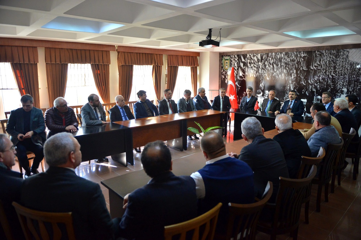 Başkan Yılmaz ekonomiye yön verenlerle bir araya geldi