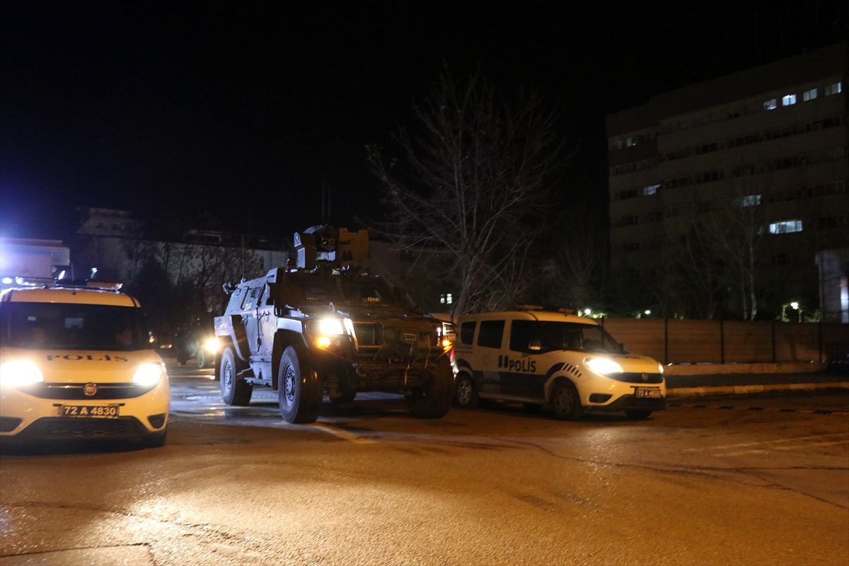 Batman\'da DEAŞ\'ın sözde il sorumlusunun da arasında olduğu 13 zanlı tutuklandı