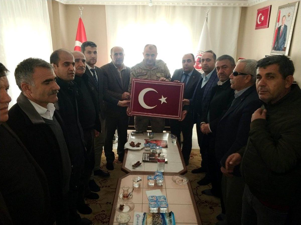 Batman İl Jandarma Komutanı Çakmak, şehit yakınlarını ziyaret etti