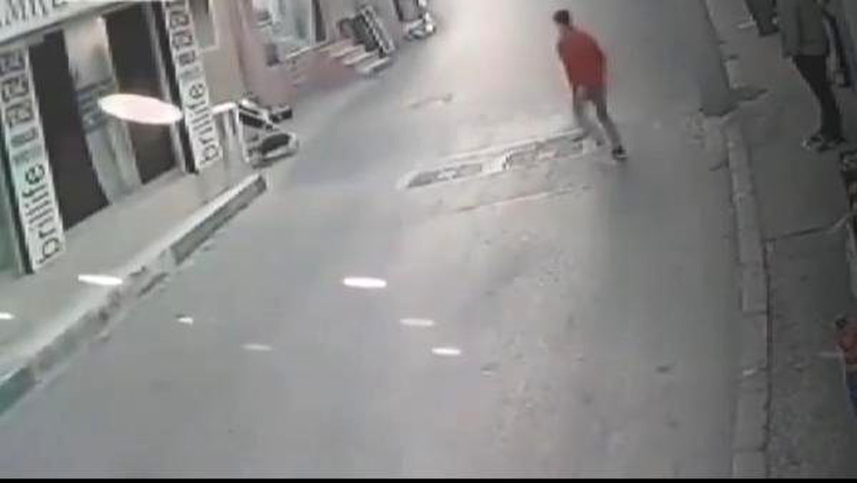 Bebek arabasını durduran genç faciayı önledi