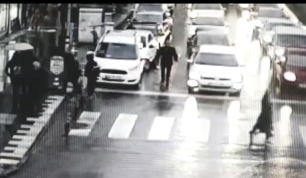 Bulduğu parayla iş kurmak için köfte makinesi almış
