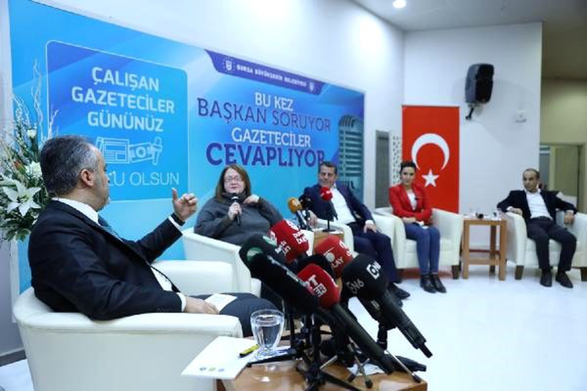 Bursa\'da başkan sordu, gazeteciler yanıtladı