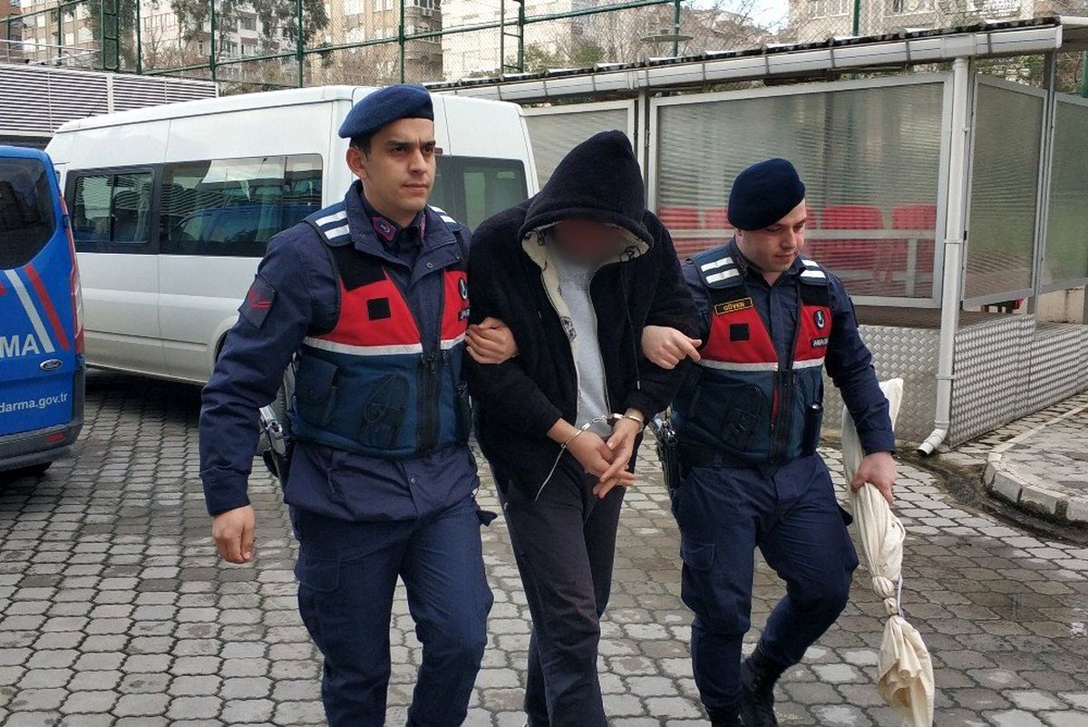 Çaldığı tabancayı sattı