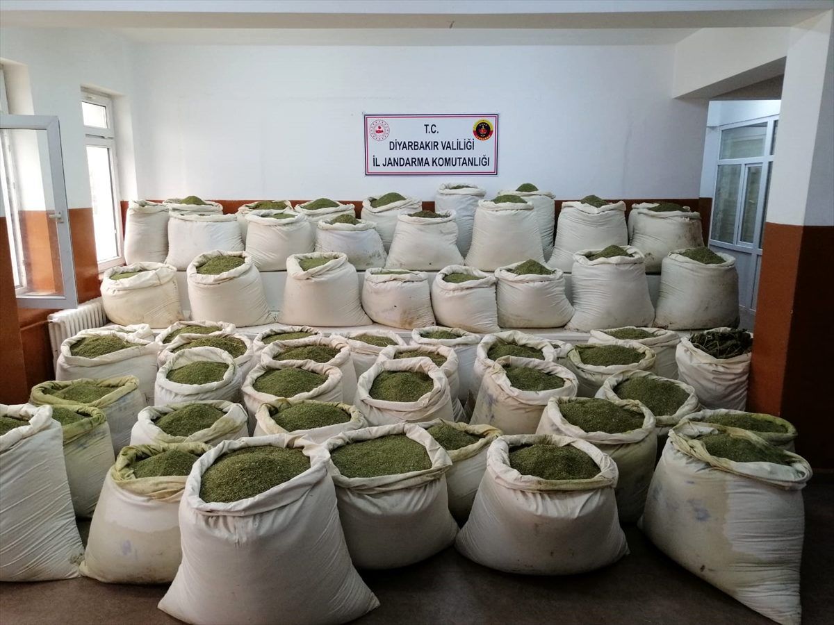 Diyarbakır\'da 2 ton 80 kilogram esrar ele geçirildi