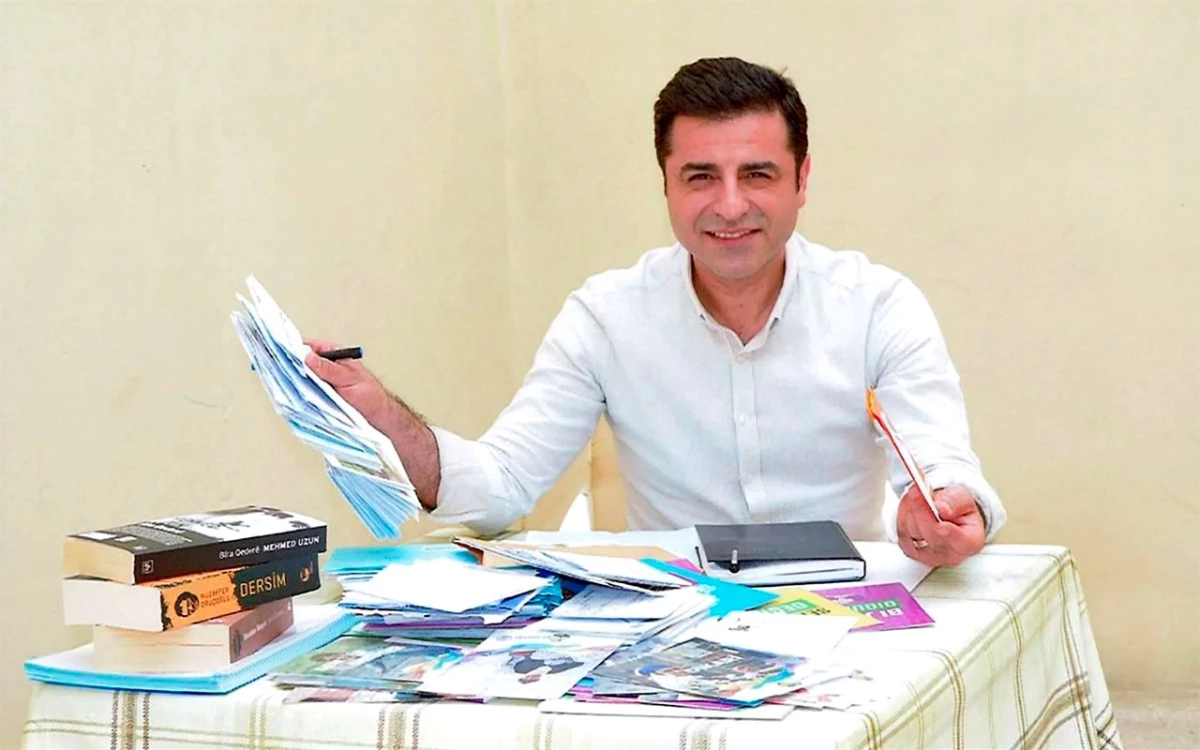 Duruşmaya katılmayan Selahattin Demirtaş\'ın sağlık durumuna ilişkin avukatından açıklama yapıldı