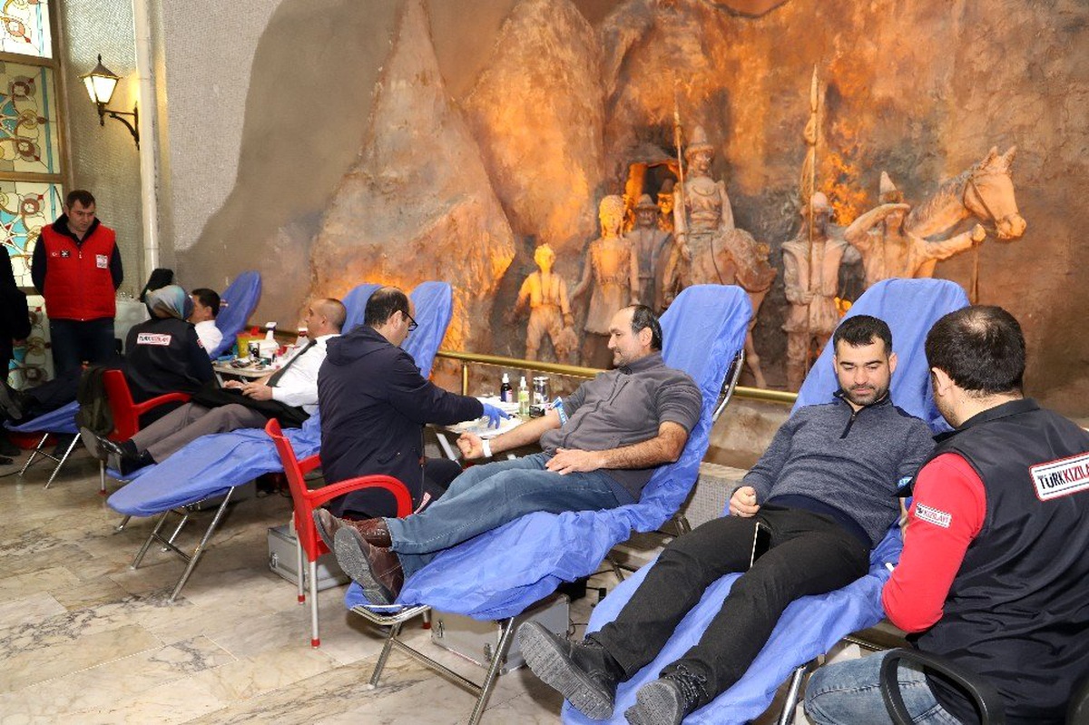 Erzincan Belediyesinden Türk Kızılay\'ına destek