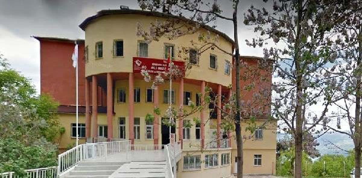 Eski müdürün kurumu ziyaretini basına sızdıran 3 çalışana ücret kesme cezası