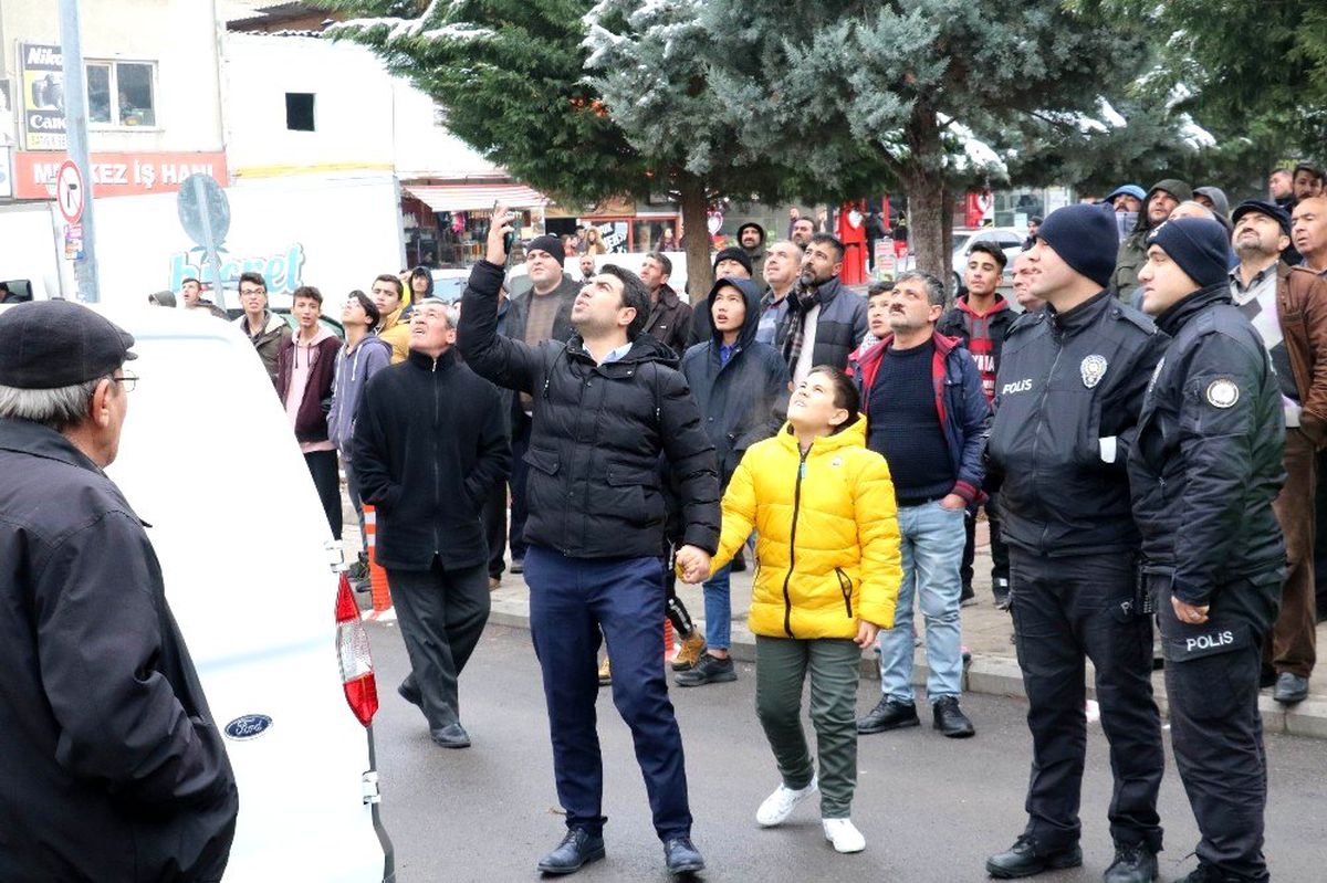 Film izler gibi intihar girişimini izlediler