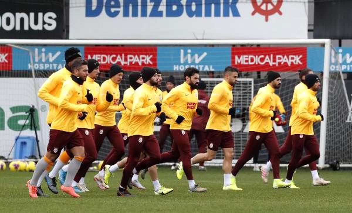 Galatasaray\'da Onyekuru kamp kadrosuna alınmadı