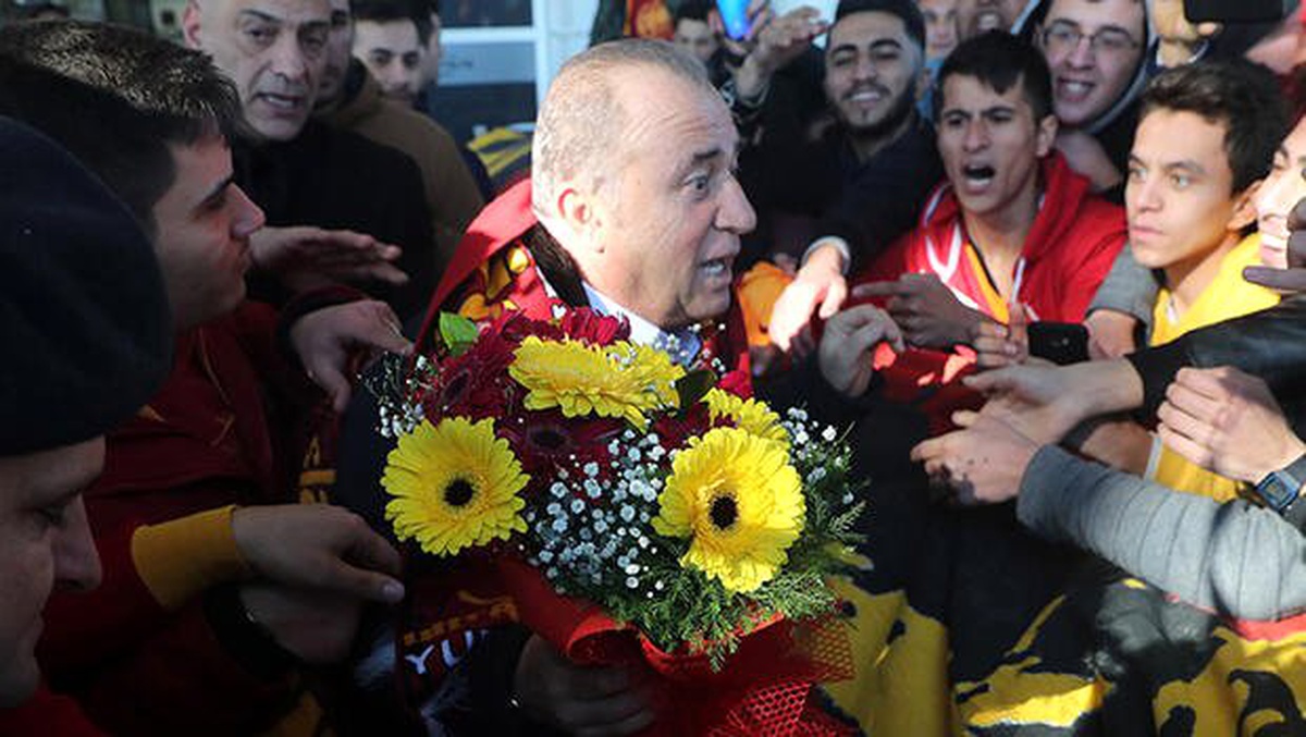 Galatasaray karşılamasında \'zorlu\' göndermesi