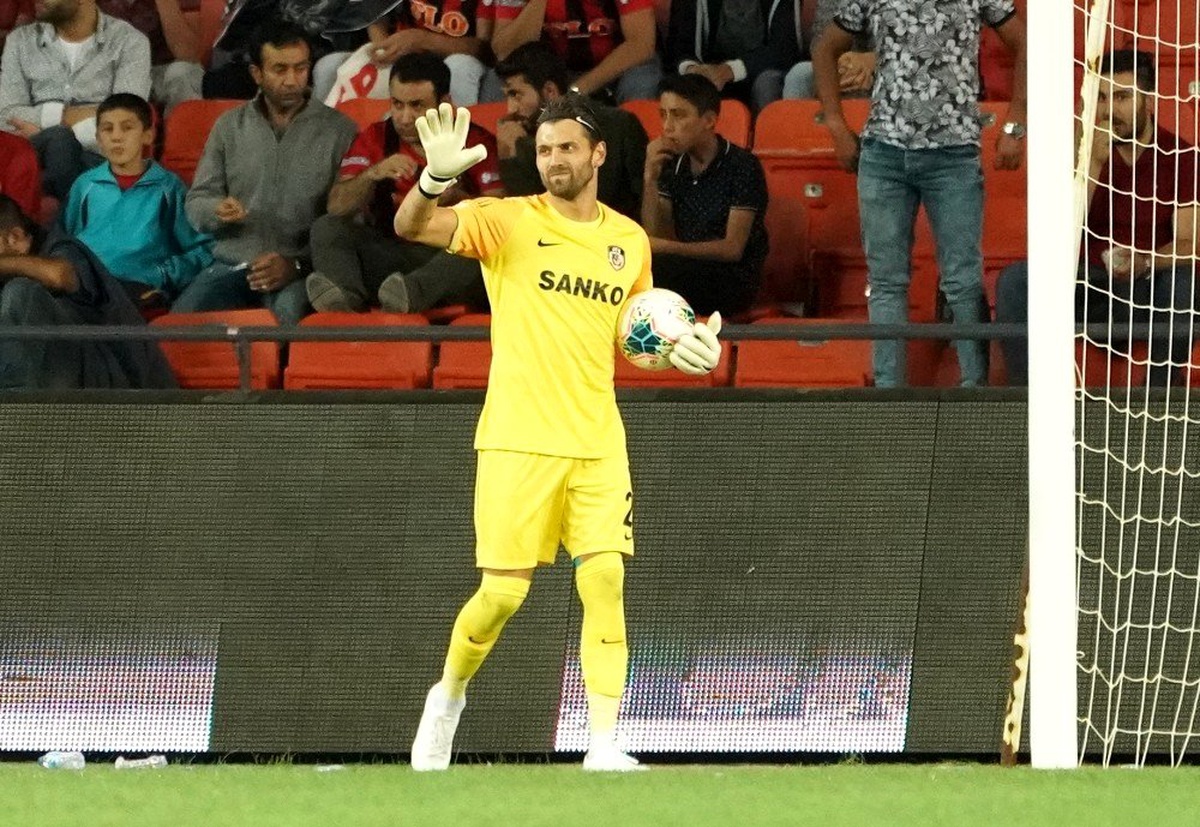 Gaziantep FK\'da Yuri Lodygin ile yollar ayrıldı