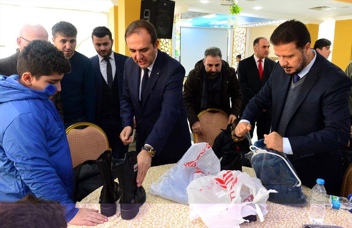 Gurbetçi hayırseverlerden Şanlıurfa\'daki yetim çocuklara yardım