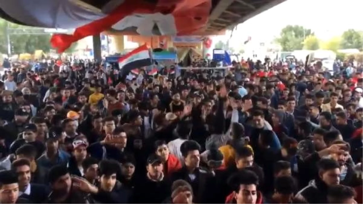Irak\'taki protestolarda ABD ve İran karşıtı sloganlar atıldı