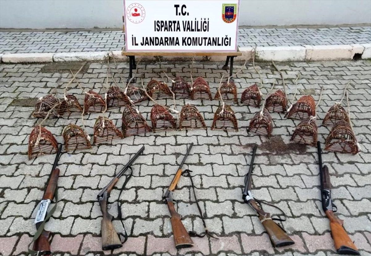 Isparta\'da kaçak avlanan 8 kişiye 40 bin 644 lira ceza verildi
