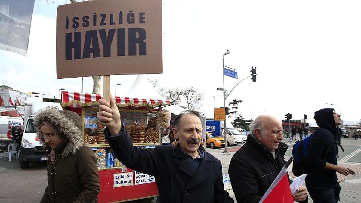 İşsiz sayısı bir yılda 608 bin artarak 4,4 milyon kişiye yükseldi; işsizlik oranı yüzde 13,4