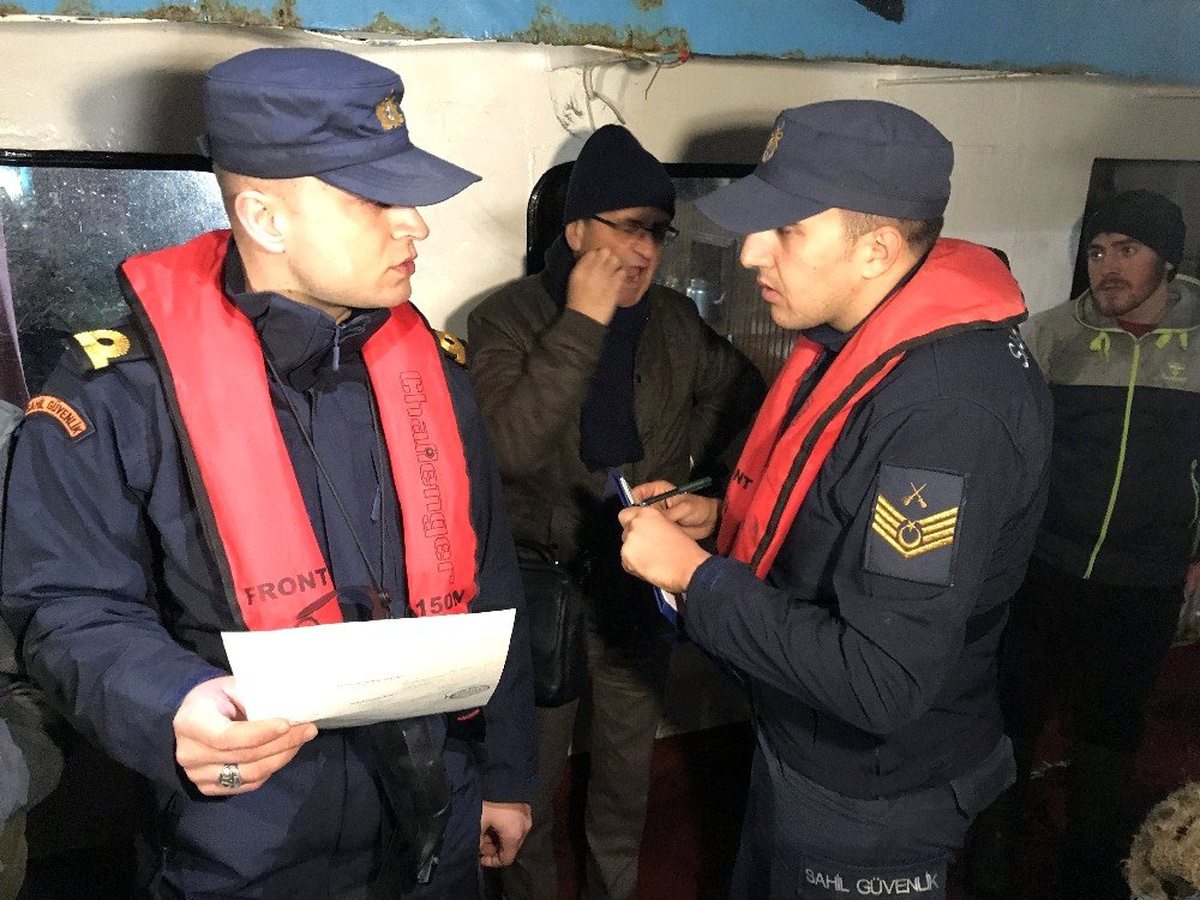 İstanbul Boğazı\'nda ve balık halinde şok denetim