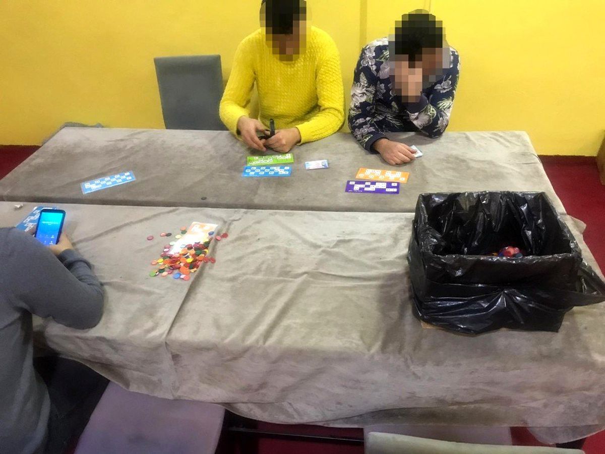 İzmir\'de çay ocağına kumar baskını: 18 kişi yakalandı
