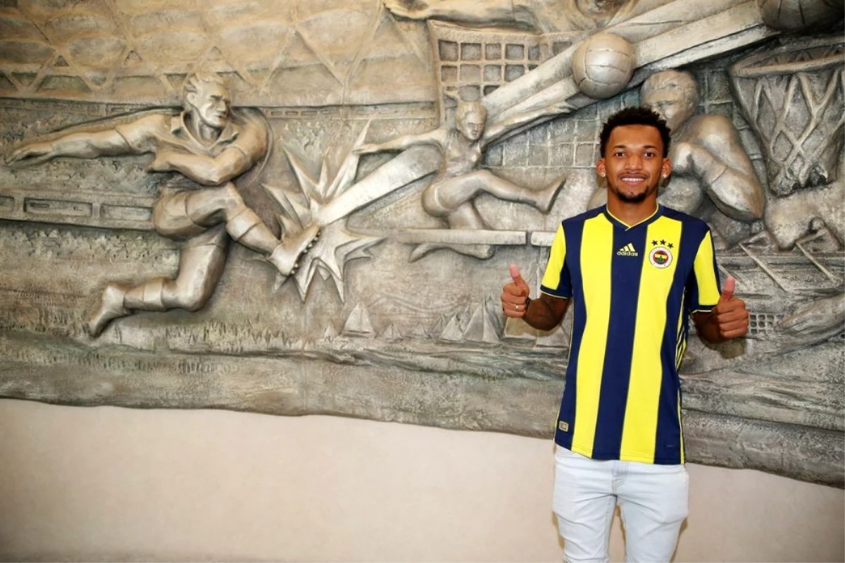 Jailson: "Fenerbahçe\'de kalmak istiyorum"