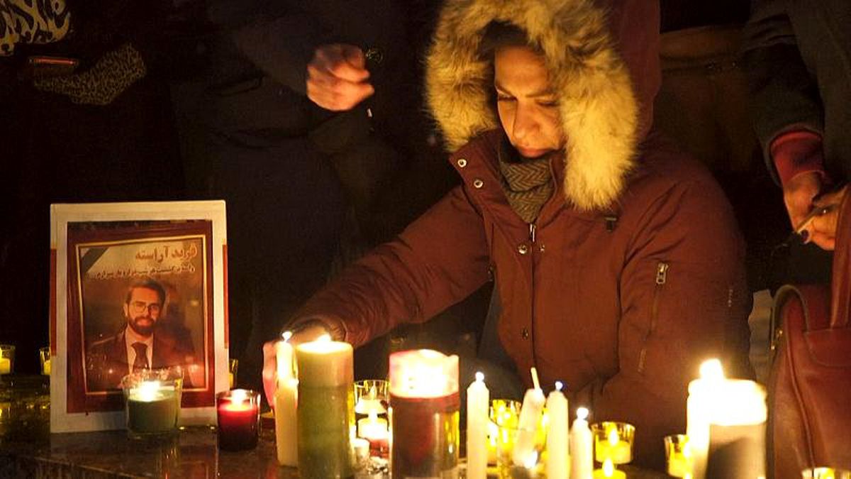 Kanada: İran\'da düşen Ukrayna uçağındaki 176 yolcu mumlarla anıldı