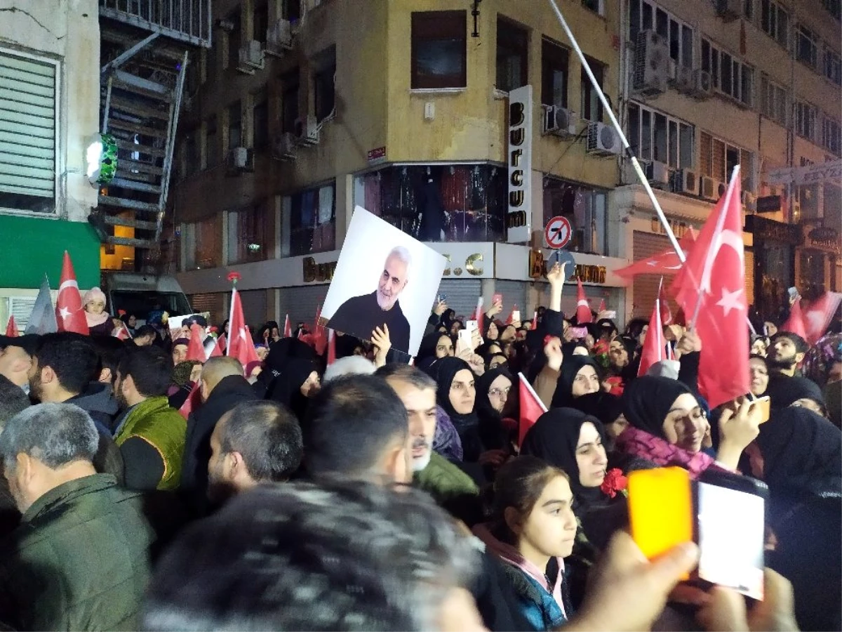 Kasım Süleymani, İran Konsolosluğu önünde karanfillerle anıldı