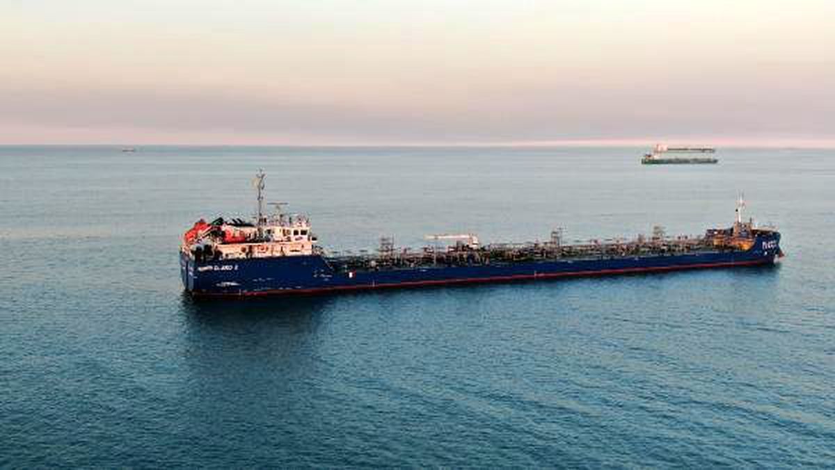 Kilyos\'ta balıkçı teknesini batıran tanker havadan fotoğraflandı
