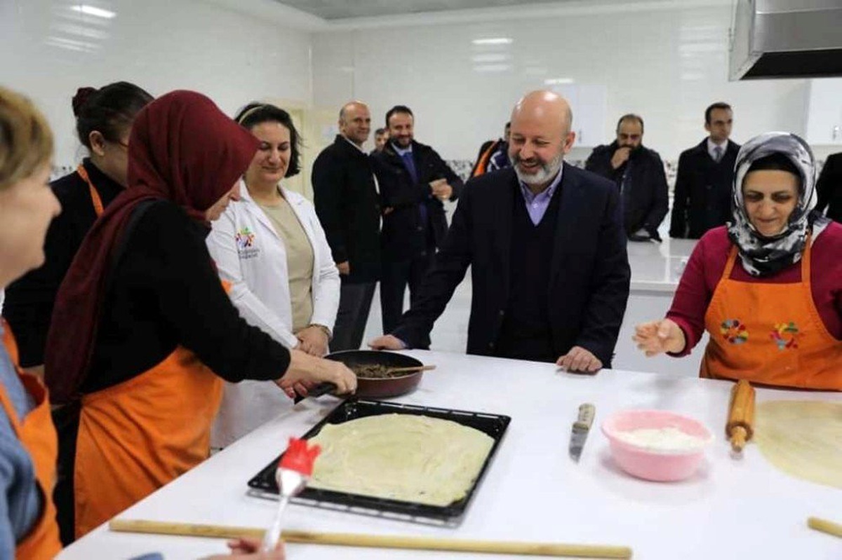 Kocasinan Belediyesi, 86 branşta 33 bin 289 kişiye eğitim verdi