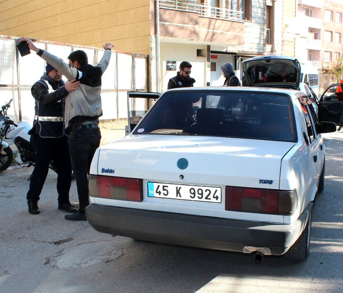Manisa\'da okul çevrelerinde uyuşturucu araması