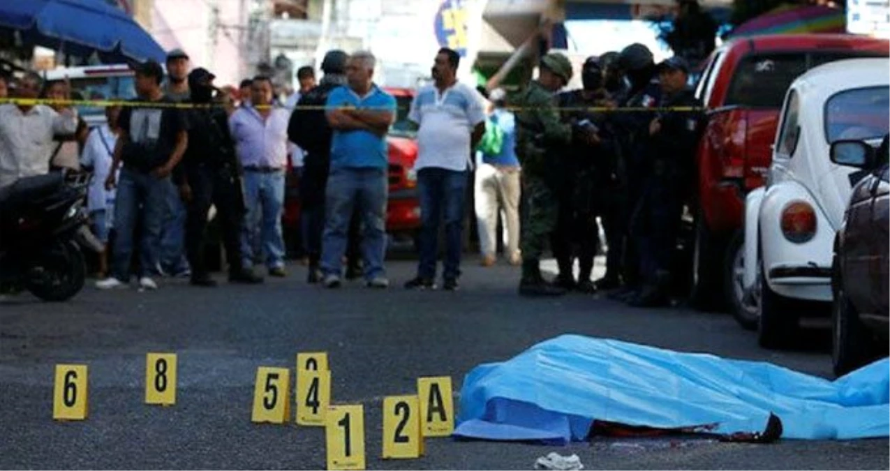 Meksika\'da 11 yaşındaki öğrenci okulu taradı! 2\'si öğrenci 3 kişi öldü