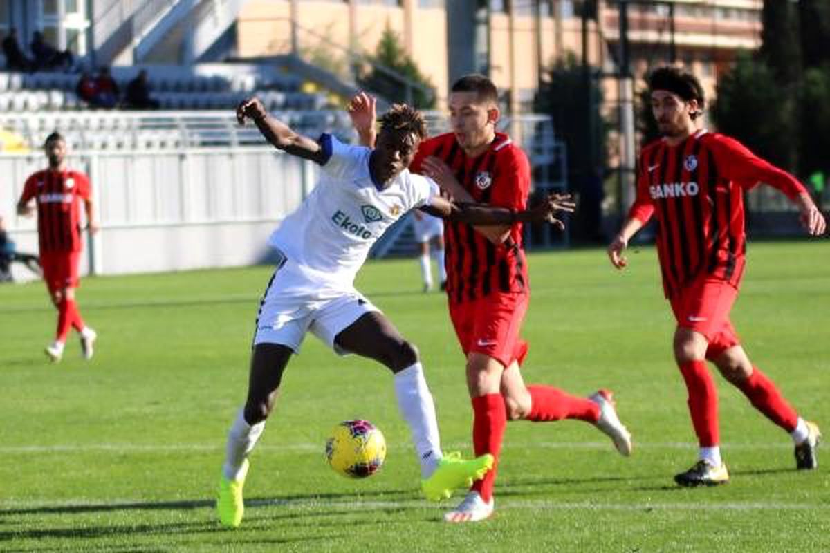 Menemenspor Akanbi\'yi deniyor