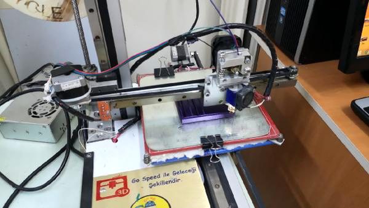 Öğrenciler tasarladıkları yazılımla yerli otomobile destek vermek istiyor