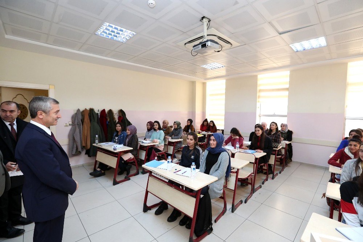 Şahinbey Belediyesi\'nden öğrencilere kaynak kitap desteği