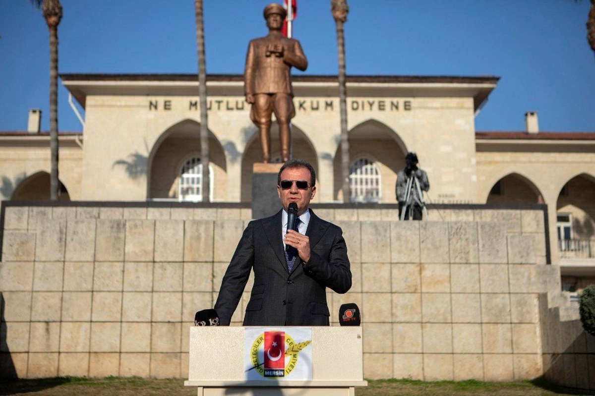 Seçer: "Sorun yumağı haline gelmiş bir alanda bayram kutlamak abesle iştigal"