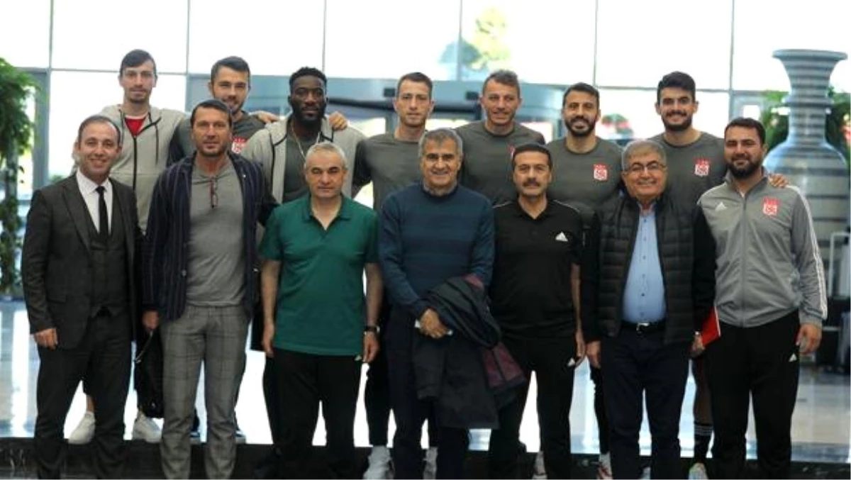 Şenol Güneş, Sivasspor kampını ziyaret etti