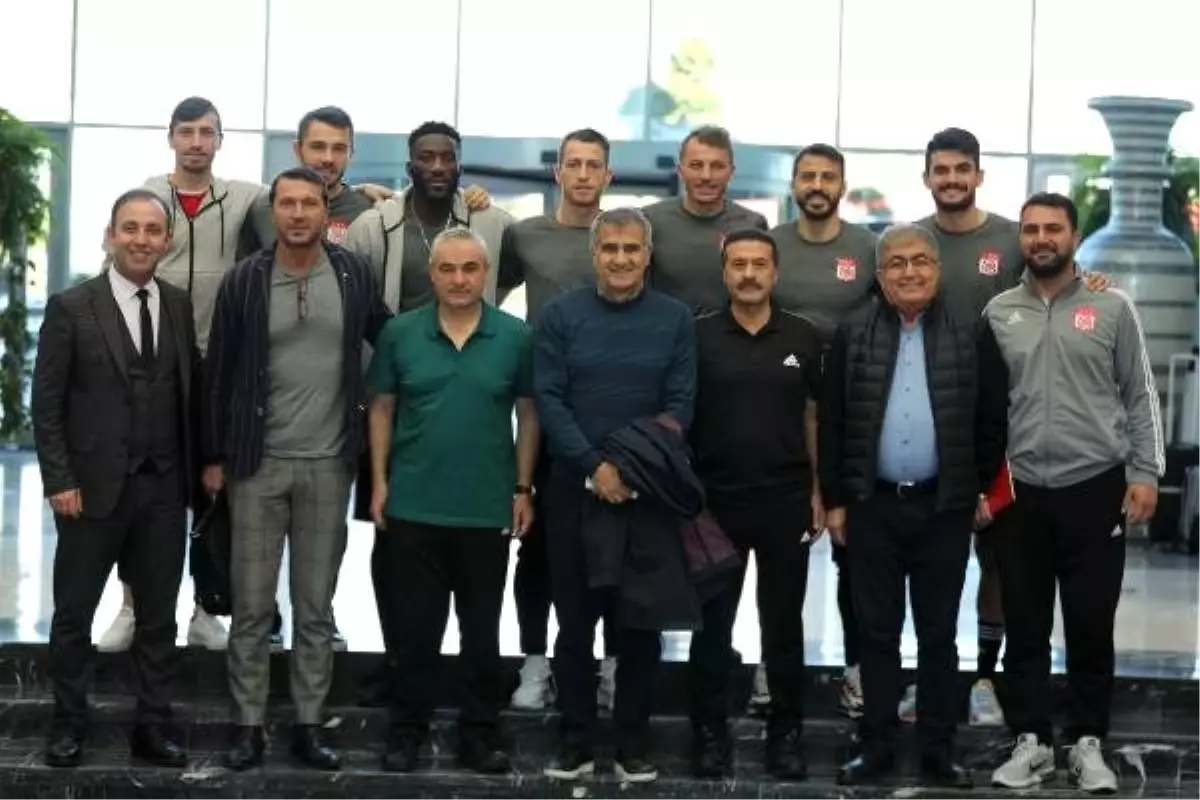 Şenol Güneş\'ten Sivasspor kampına ziyaret