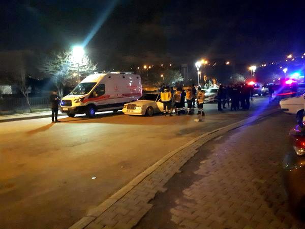 Seyir halindeki otomobilin sürücüsü silahlı saldırıda öldü (2)