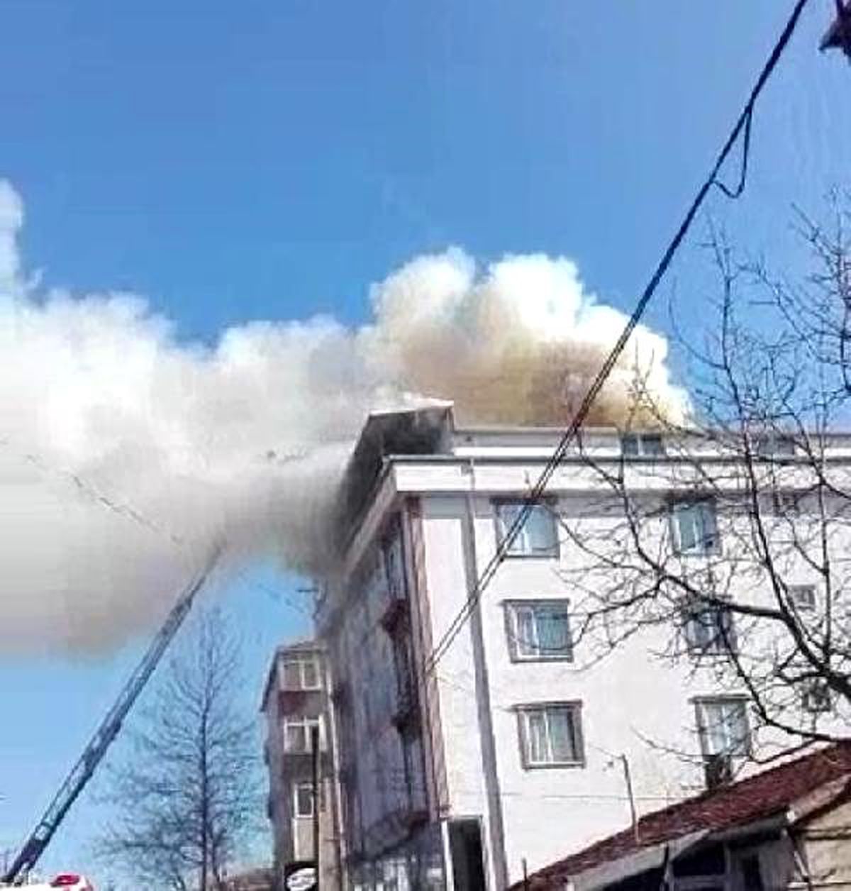 Silivri\'de çatı yangını