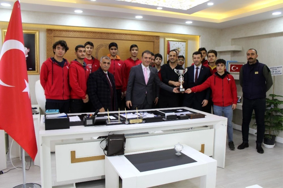 Sınav Koleji basketbol takımı, bölge turnuvasında Diyarbakır\'ı temsil edecek