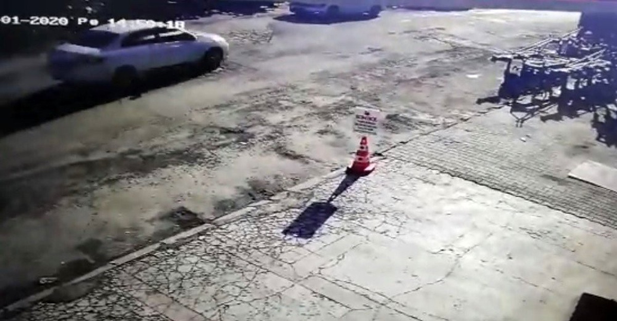 Takip ettikleri kamyonetten 50 bin lira çaldılar