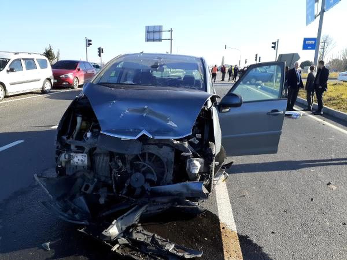 Tekirdağ\'da ışık ihlali yapan sürücü, otomobile çarpınca yaşamını yitirdi