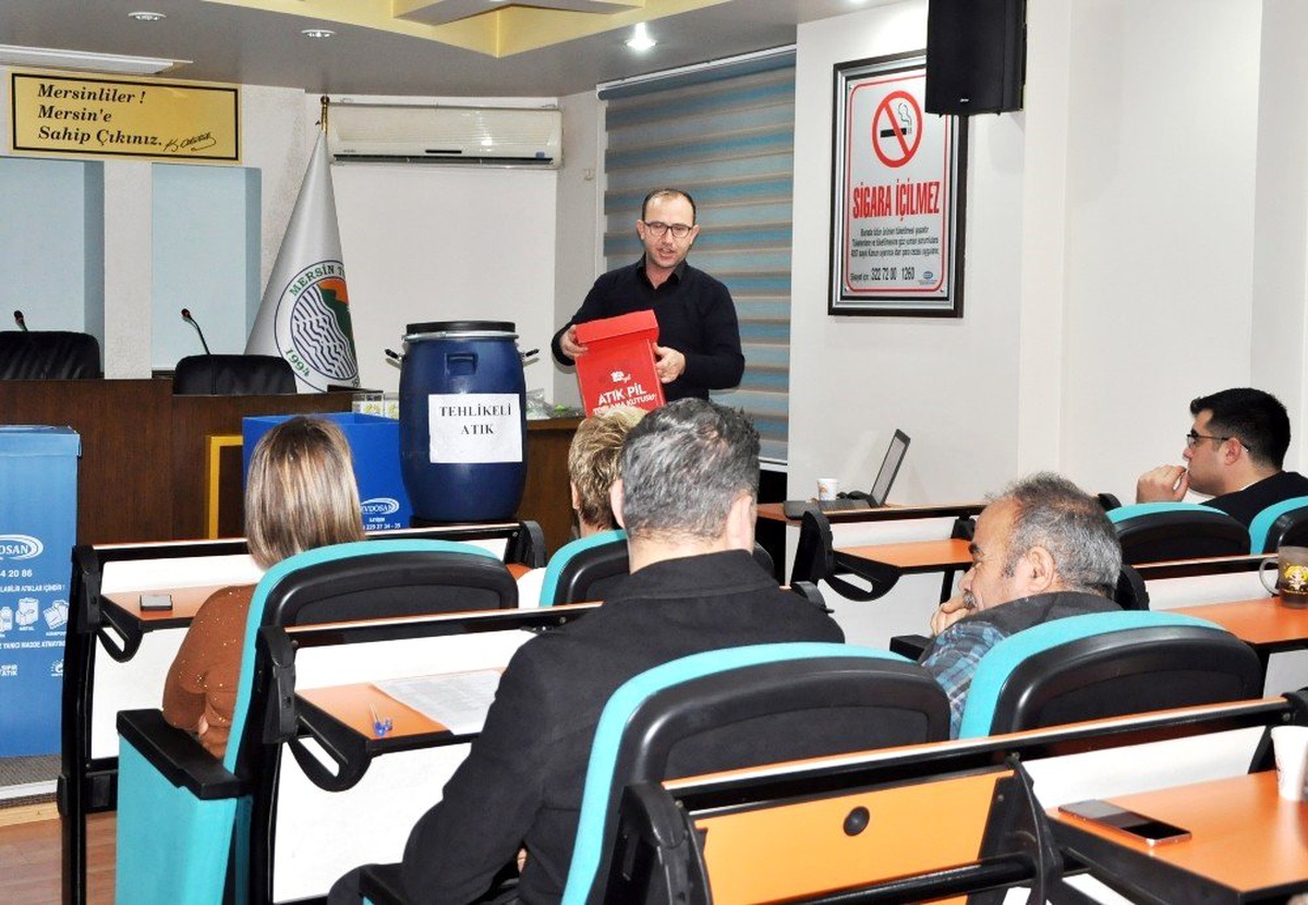 Toroslar Belediyesi personeline \'sıfır atık\' eğitimi