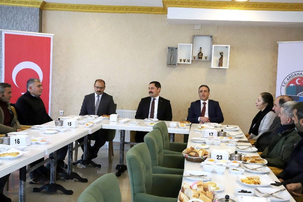 Vali Masatlı, Gazeteciler Günü\'nde Gazetecilerle bir araya geldi