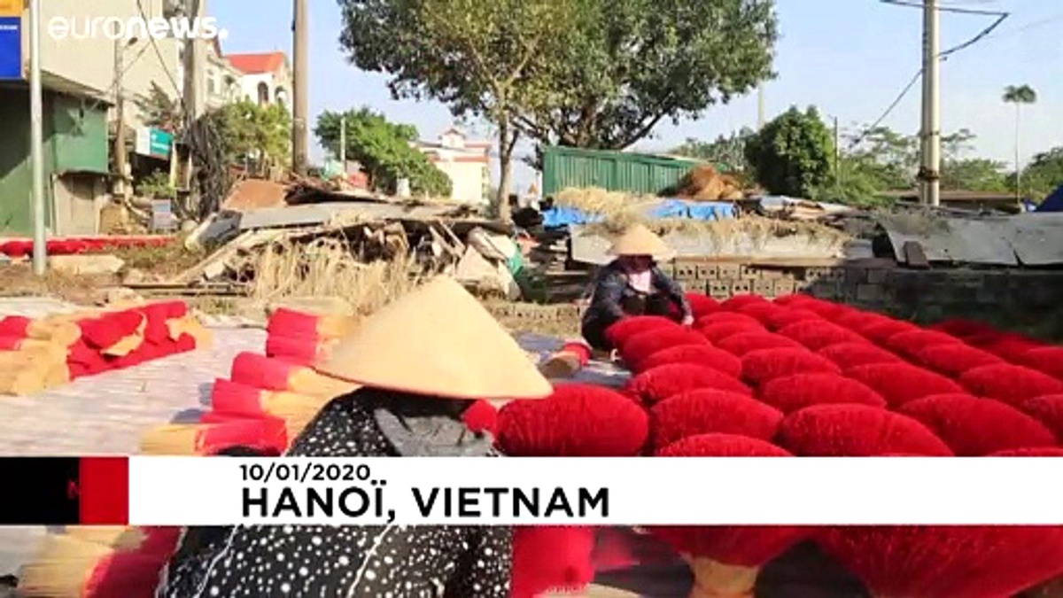 Vietnam\'ın rengarenk tütsüleri yakılmaya hazır