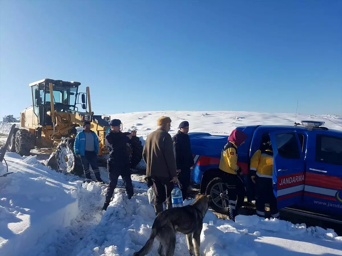 Yaylada fenalaşan kadını jandarma ve belediye ekipleri hastaneye yetiştirdi