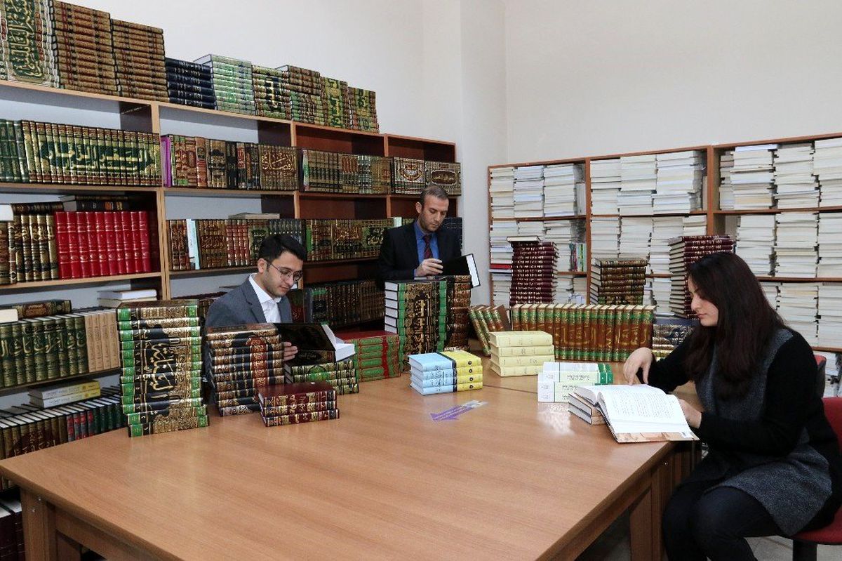 AİÇÜ\'de İslami İlimler Arapça Temel Eserler kitaplığı oluşturuldu